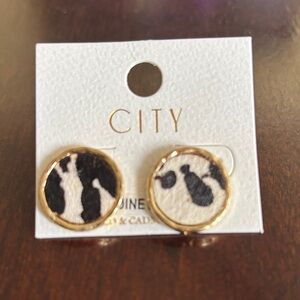 City Black and White Earrings